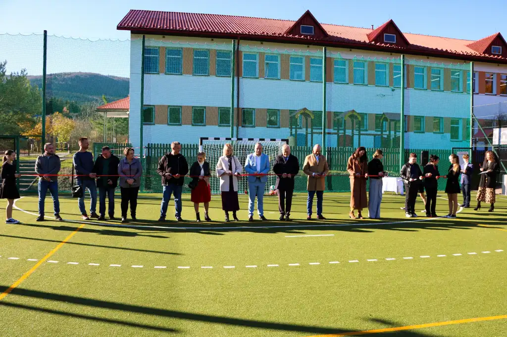 Nowe boisko w Młyńczyskach otwarte. Sportowy prezent dla uczniów i mieszkańców