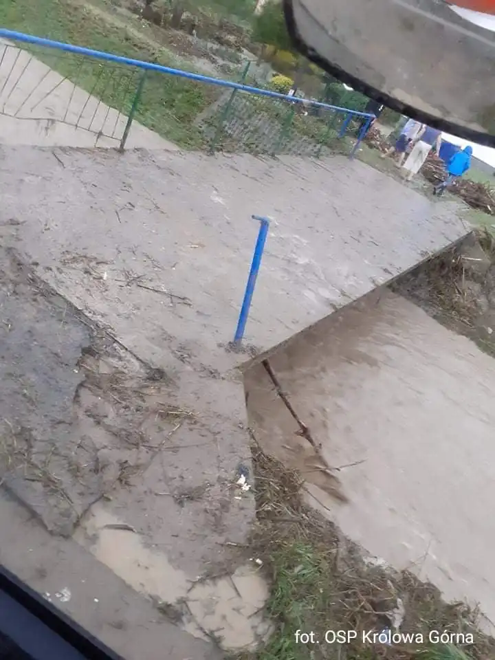 Sądecczyzna powódź: Zalane domy, zniszczone drogi, podtopione gospodarstwa (ZDJĘCIA)