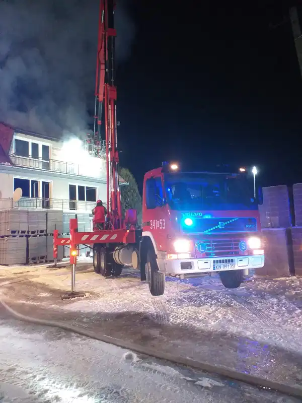 Pożar budynku mieszkalnego w Naściszowej. Z ogniem walczyło 7 zastępów straży