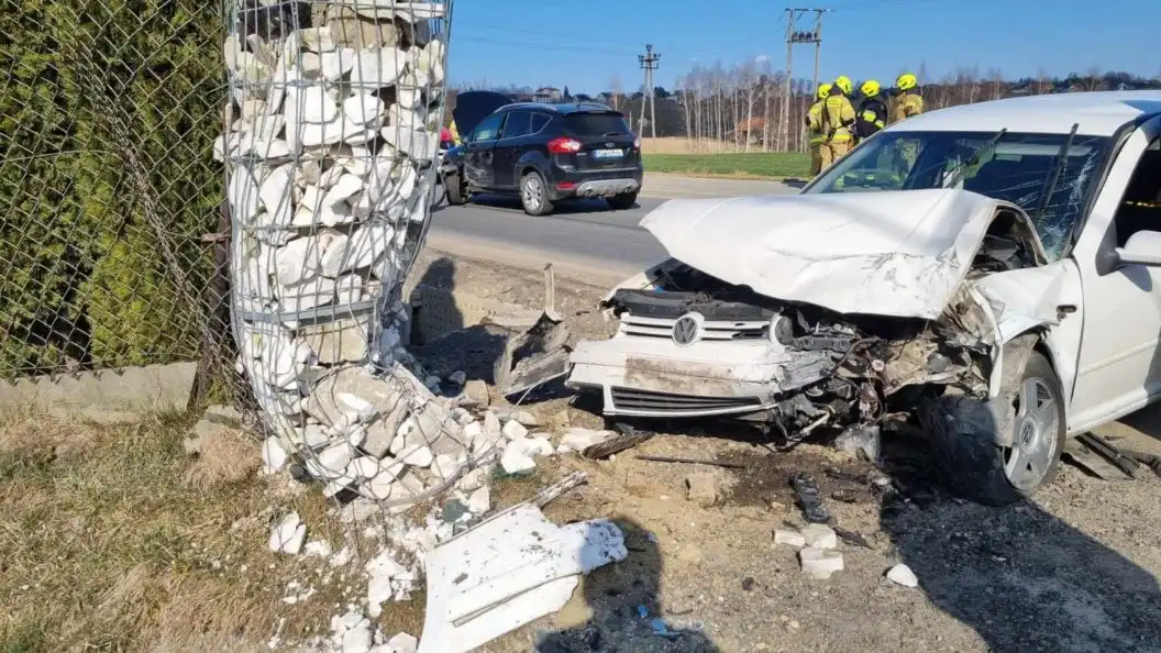 Wypadek w Koniuszowej. Dwie osoby w szpitalu
