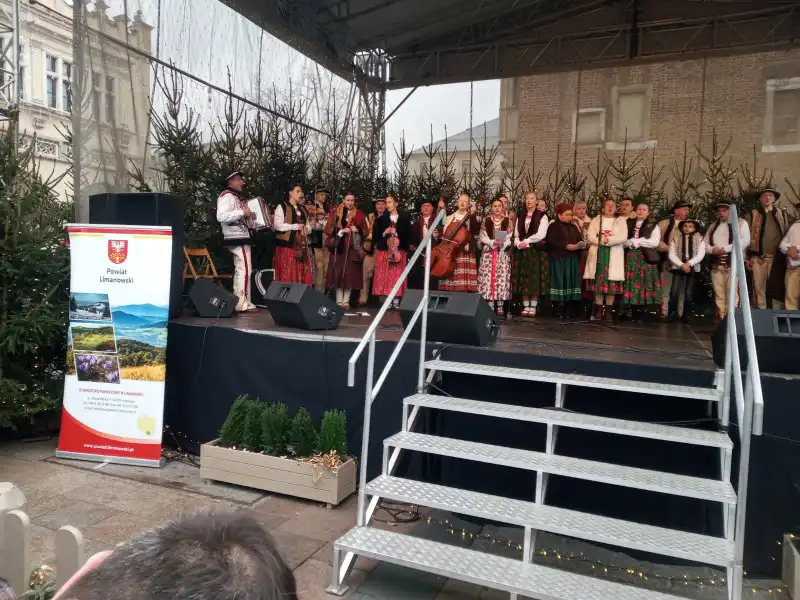 Regionalna kultura z Limanowszczyzny zabrzmiała na Rynku w Krakowie