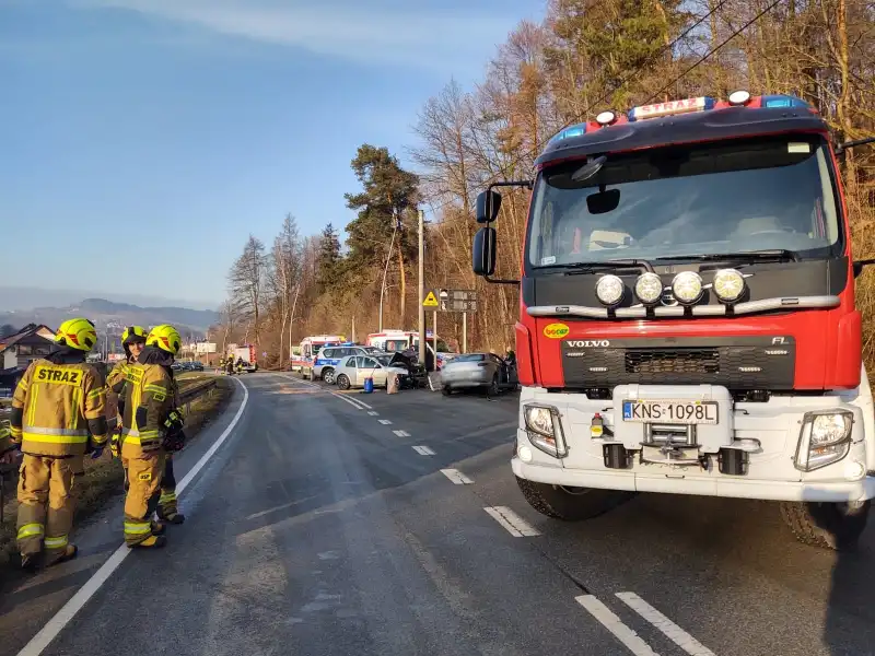 Wypadek w Nowym Sączu. Cztery osoby poszkodowane
