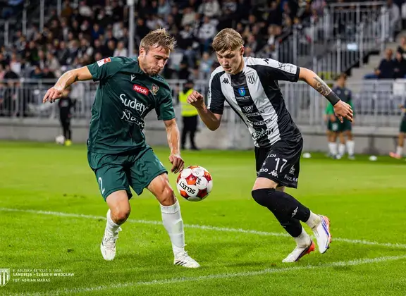 Sandecja strzela cztery gole i bierze komplet punktów. Brenkus z dubletem