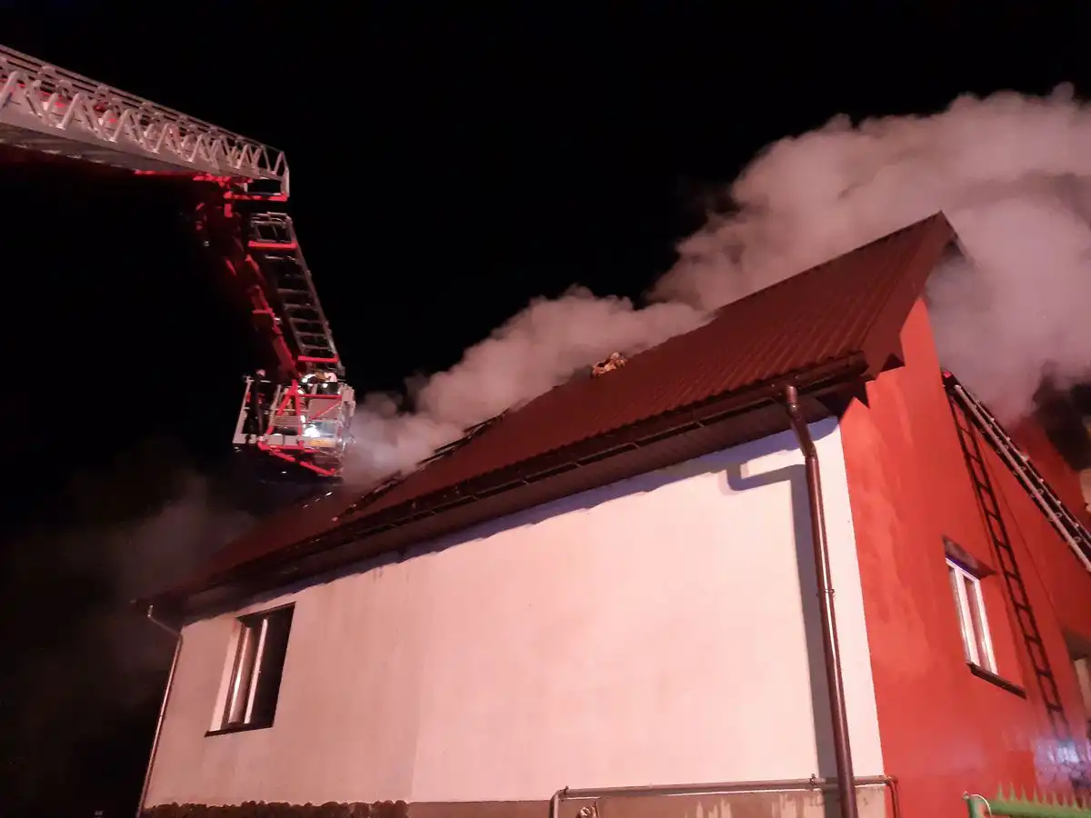 Pożar w Powroźniku. Paliło się poddasze budynku mieszkalnego