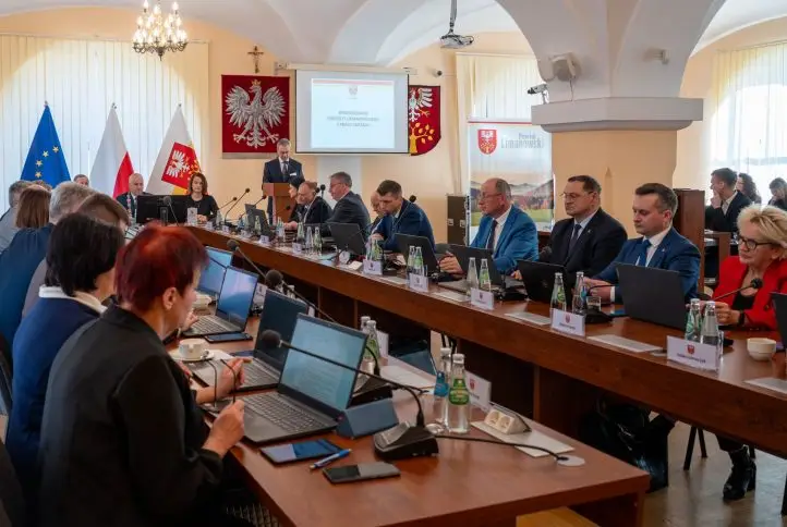 Sesja w Limanowej: dotacje dla kościołów, muzeów i dworu obronnego