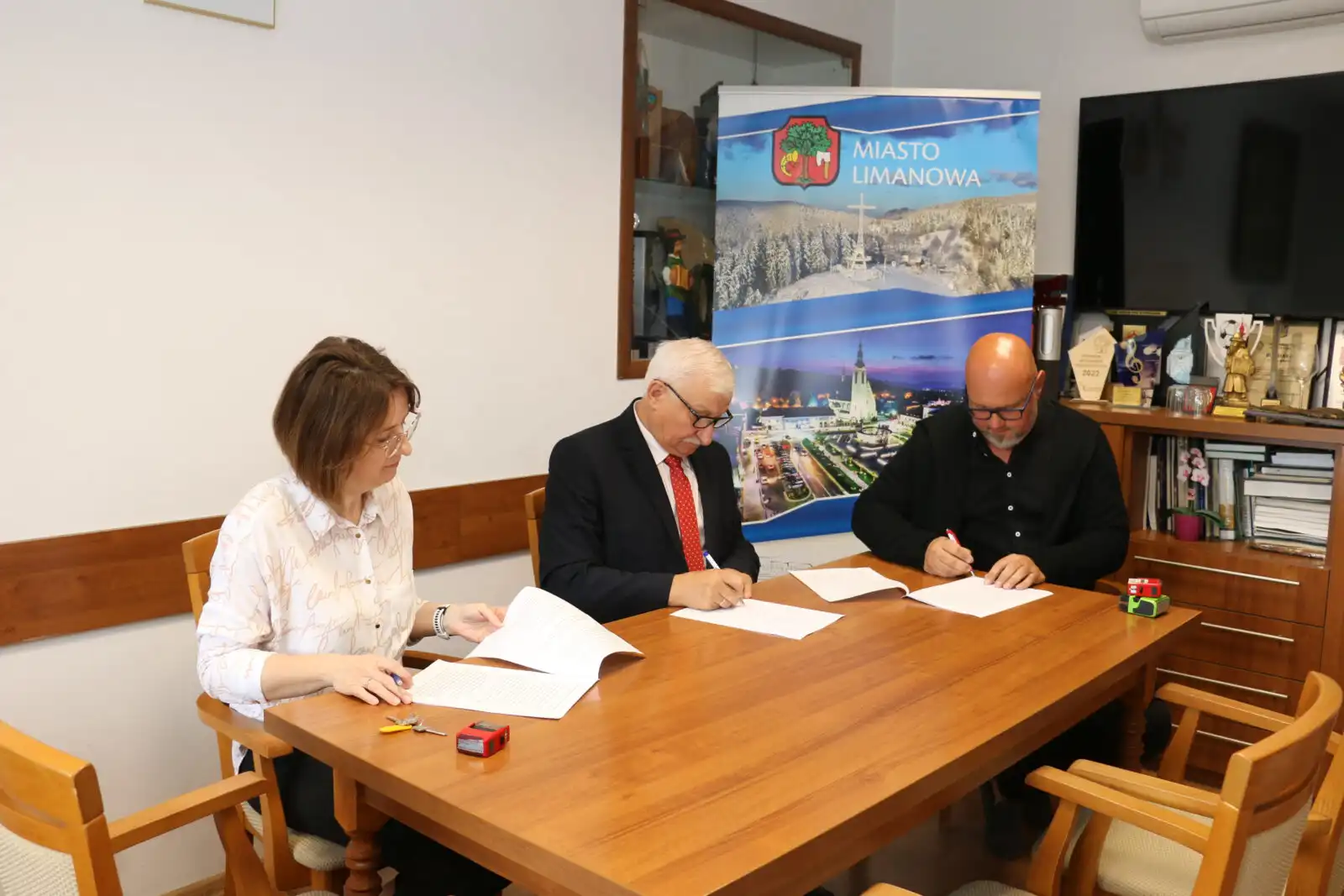 Podpisano umowę na odbiór i utylizację odpadów azbestowych w Limanowej