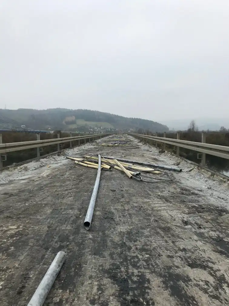 Co odnaleziono na burzonym moście w Kurowie?
