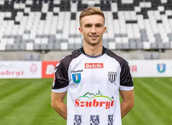 Sandecja wzmacnia się nowym pomocnikiem