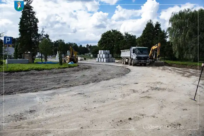 Trwają prace związane z budową dworca przesiadkowego przy Bulwarze Narwiku w Nowym Sączu