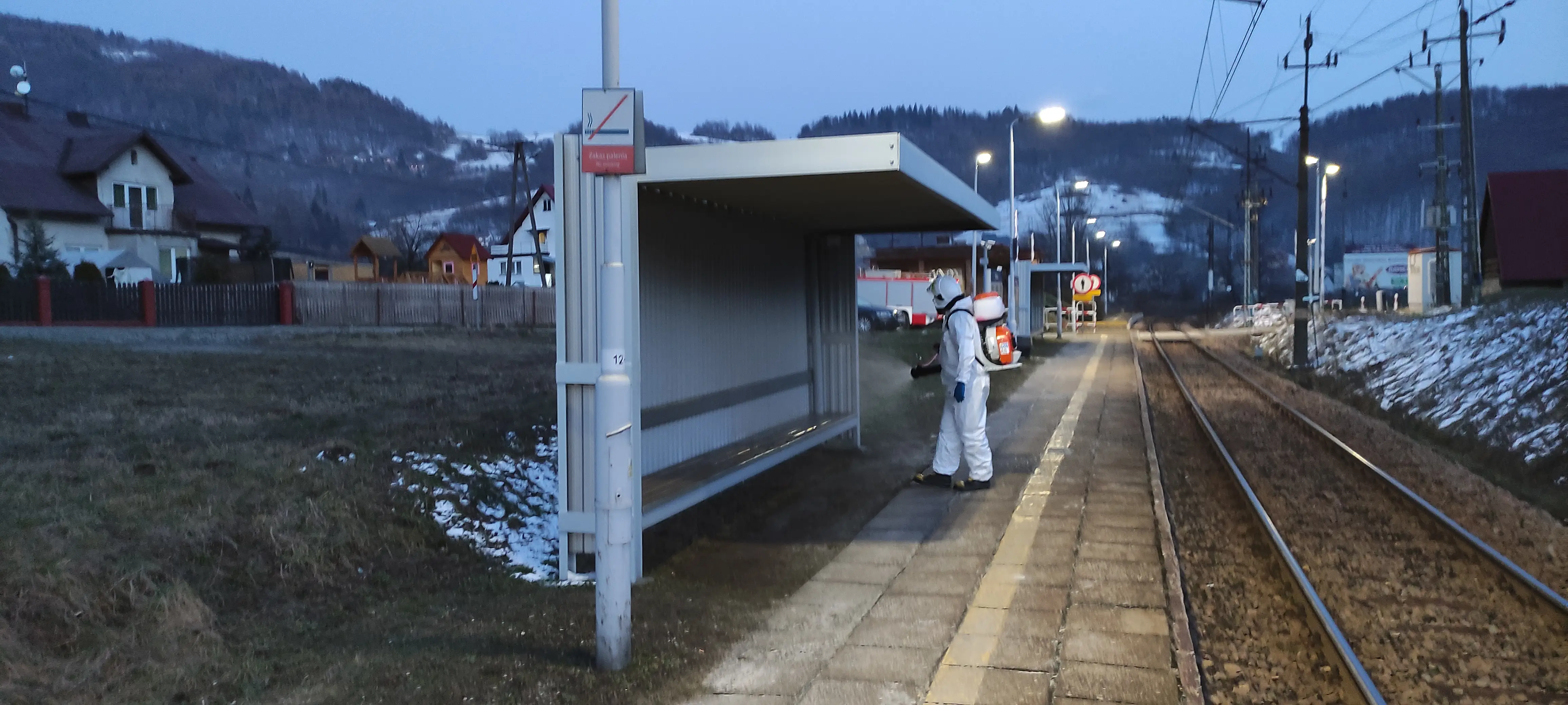 Strażacy dezynfekowali miejsca publiczne
