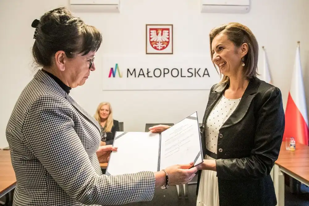 Nominacje dla dyrektorów małopolskich szkół i bibliotek wręczone