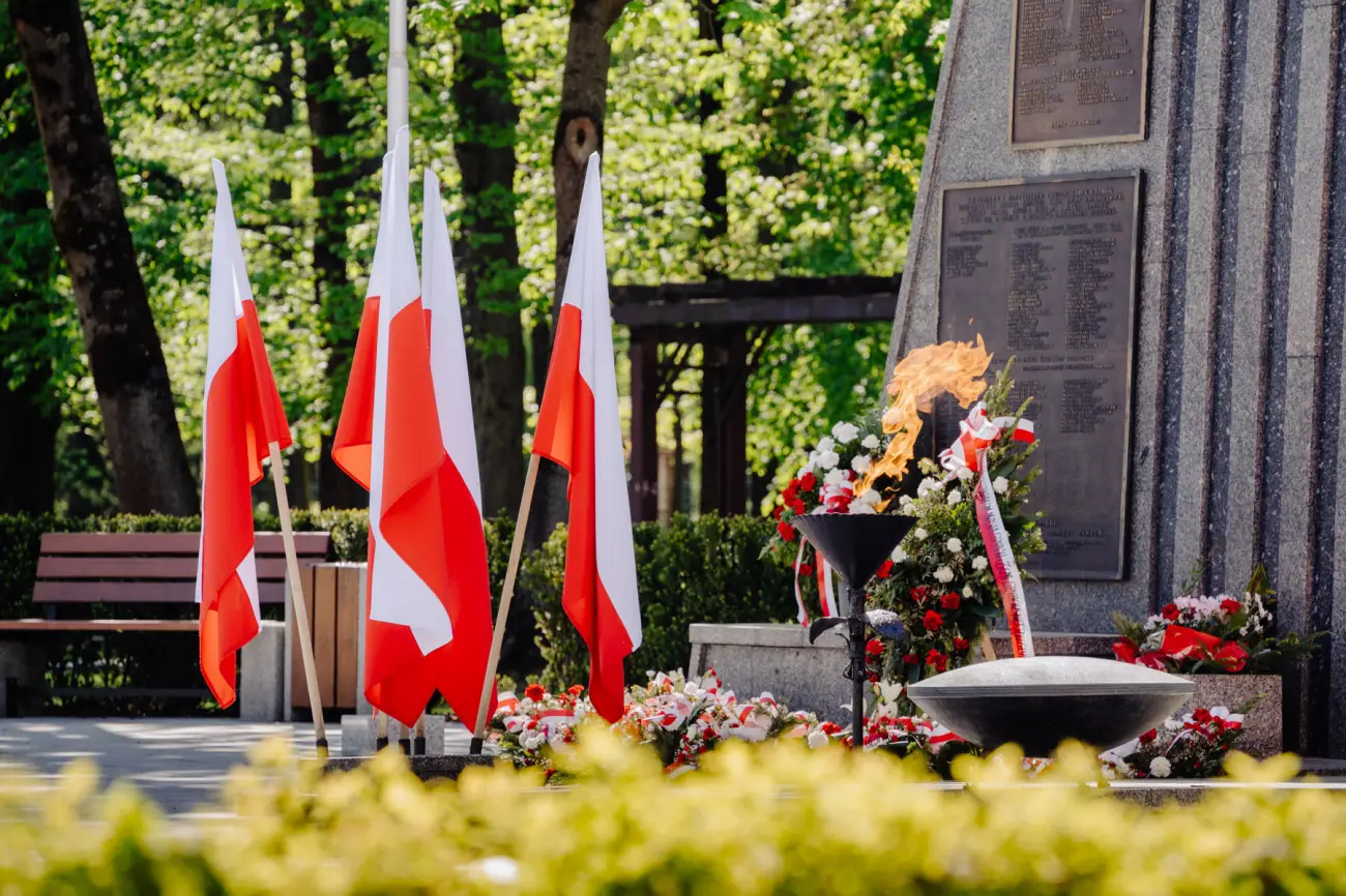 Defilada, odznaczenia i promesy. Dzień Strażaka w Grybowie