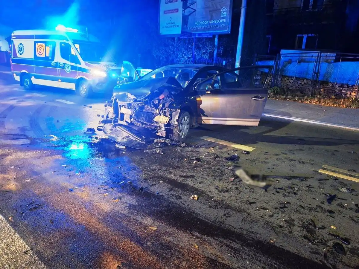 Wypadek w Nowym Sączu. Zablokowana Nawojowska, interwencja straży i służb ratunkowych