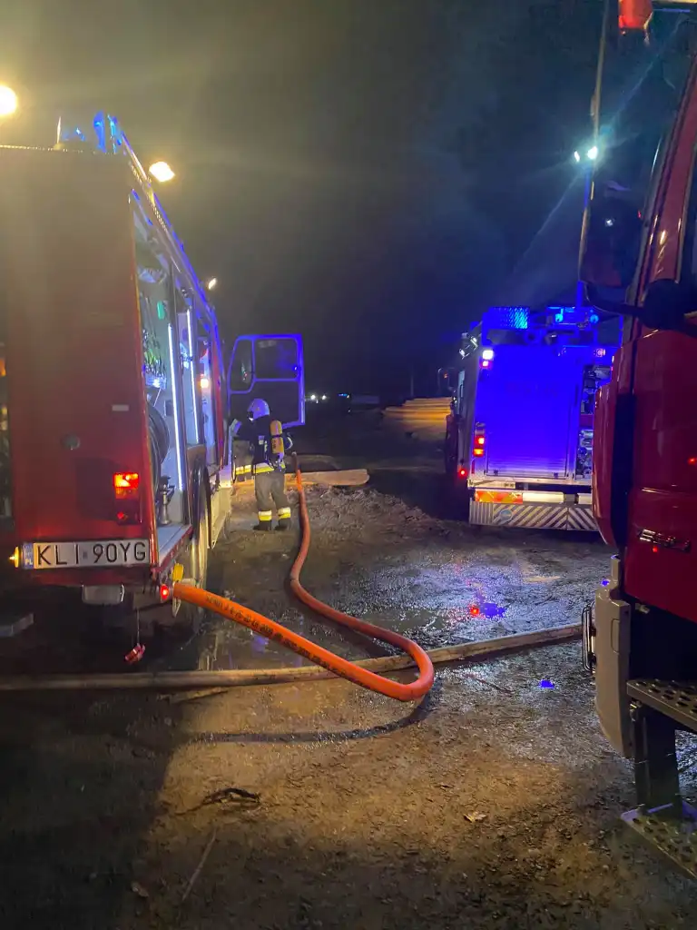 Pożar tartaku w Mszanie Dolnej. Budynek niemal doszczętnie spłonął
