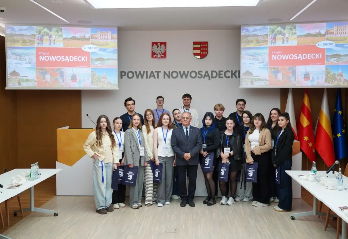 Study Tours to Poland w Nowym Sączu. Młodzież z Mołdawii odwiedziła Starostwo