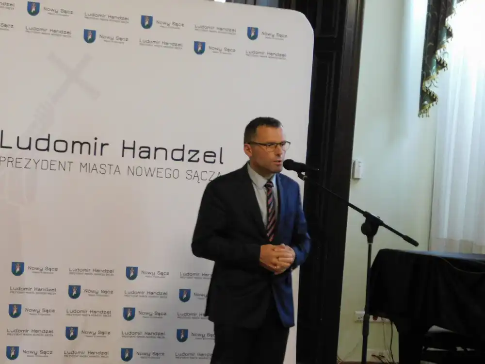 W ratuszu otwarto wystawę zatytułowaną „Ks. kapelan Władysław Gurgacz SJ”
