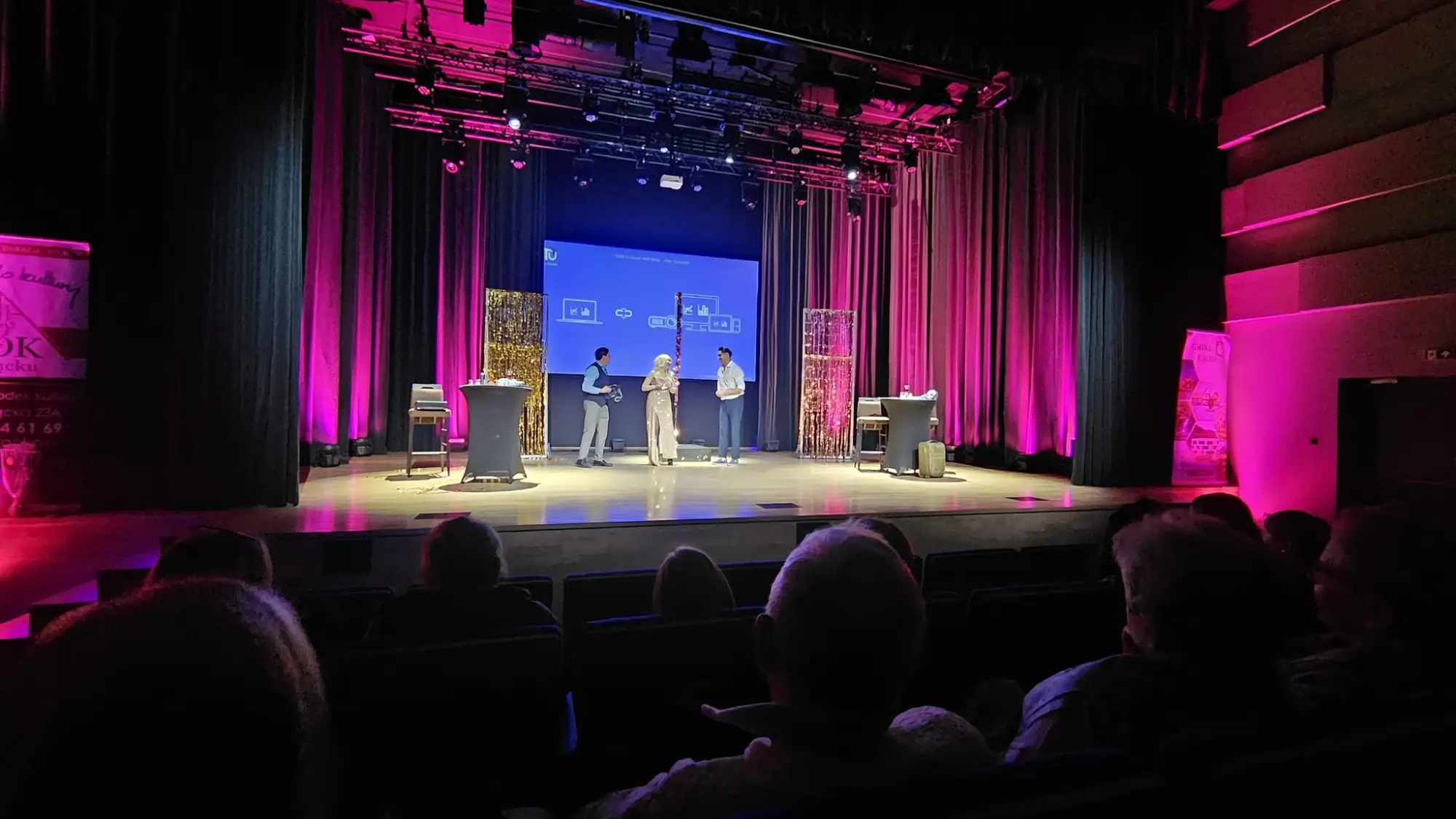 Nagrody, słodkości i teatr. Tak wyglądał Dzień Kobiet w Łącku
