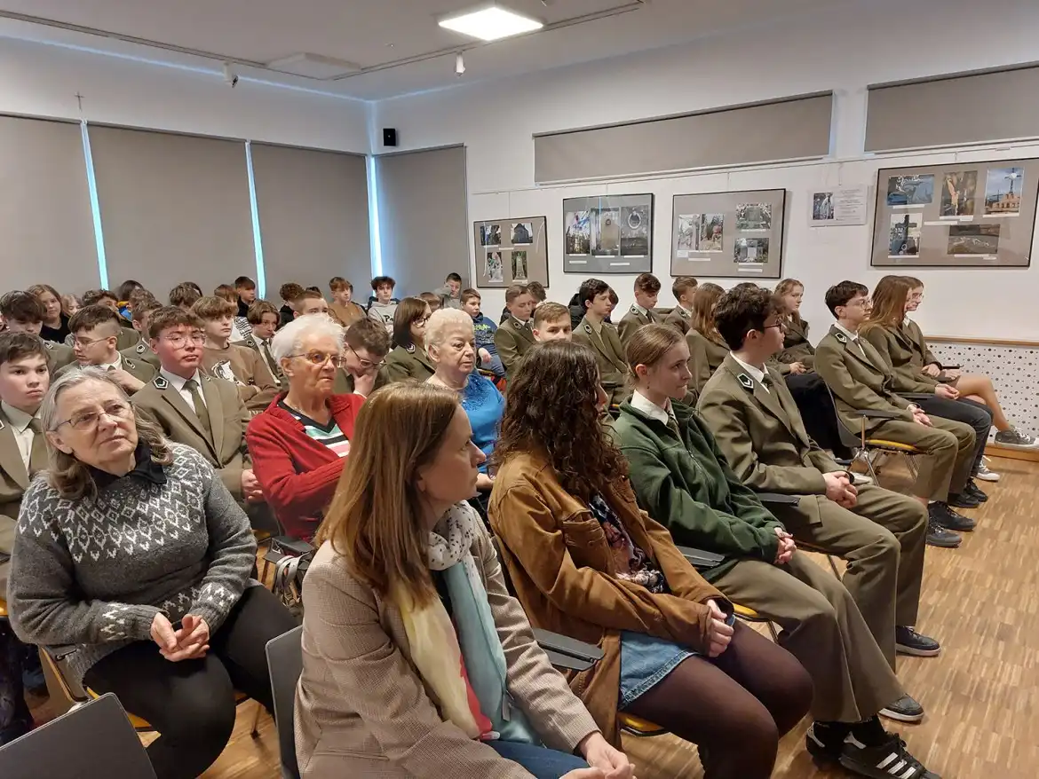 Młodzież z ZS w Starym Sączu wzięła udział w spotkaniu inaugurującym projekt edukacyjno-wychowawczy „Był sobie sztetl…”
