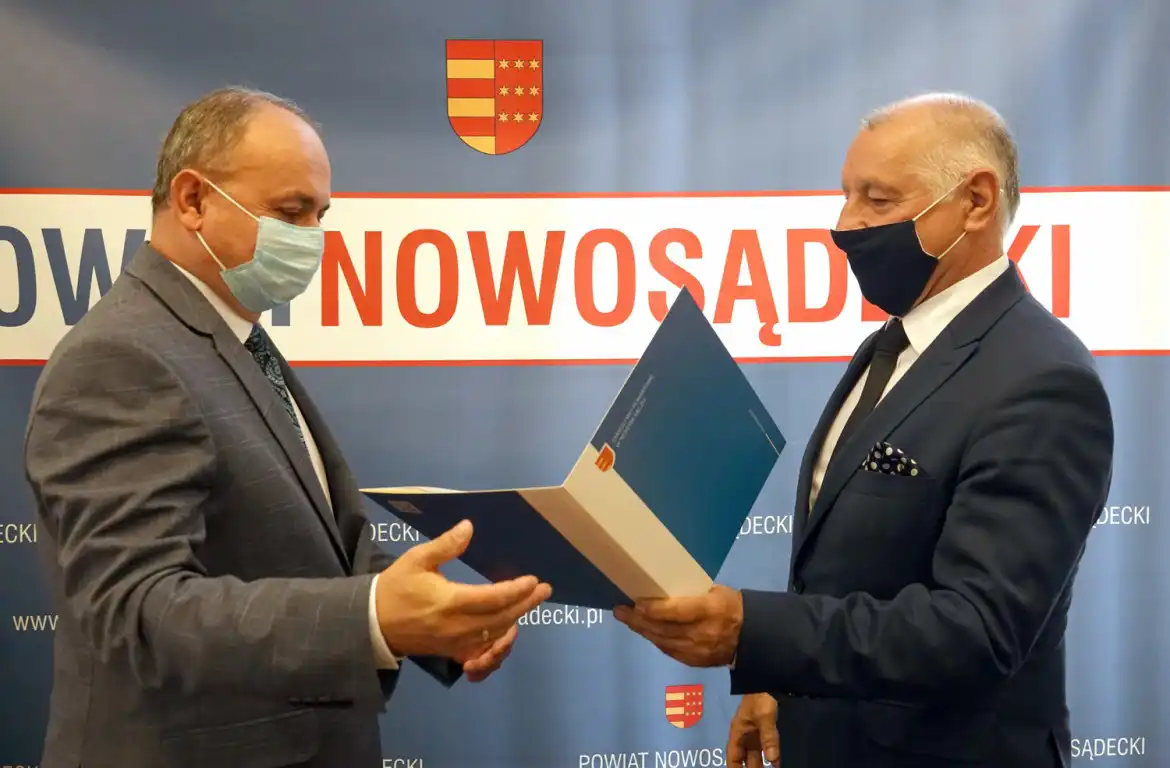 Nowi dyrektorzy szkół prowadzonych przez powiat nowosądecki