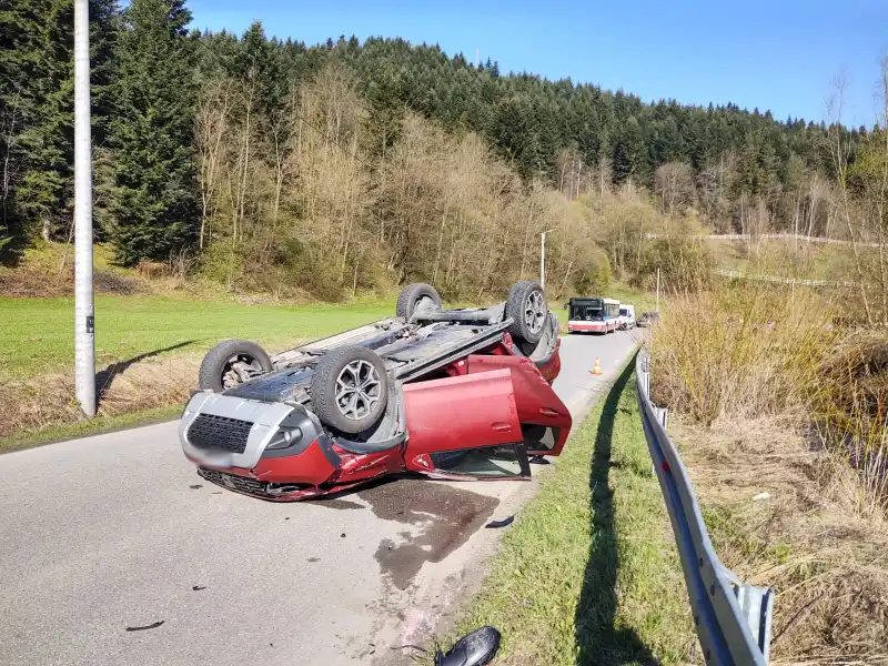 Wypadek w Piątkowej. Jedna osoba trafiła do szpitala