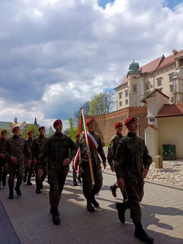 Uczniowie Zespołu Szkół w Marcinkowicach uczestniczyli w uroczystości patriotycznej w Krakowie