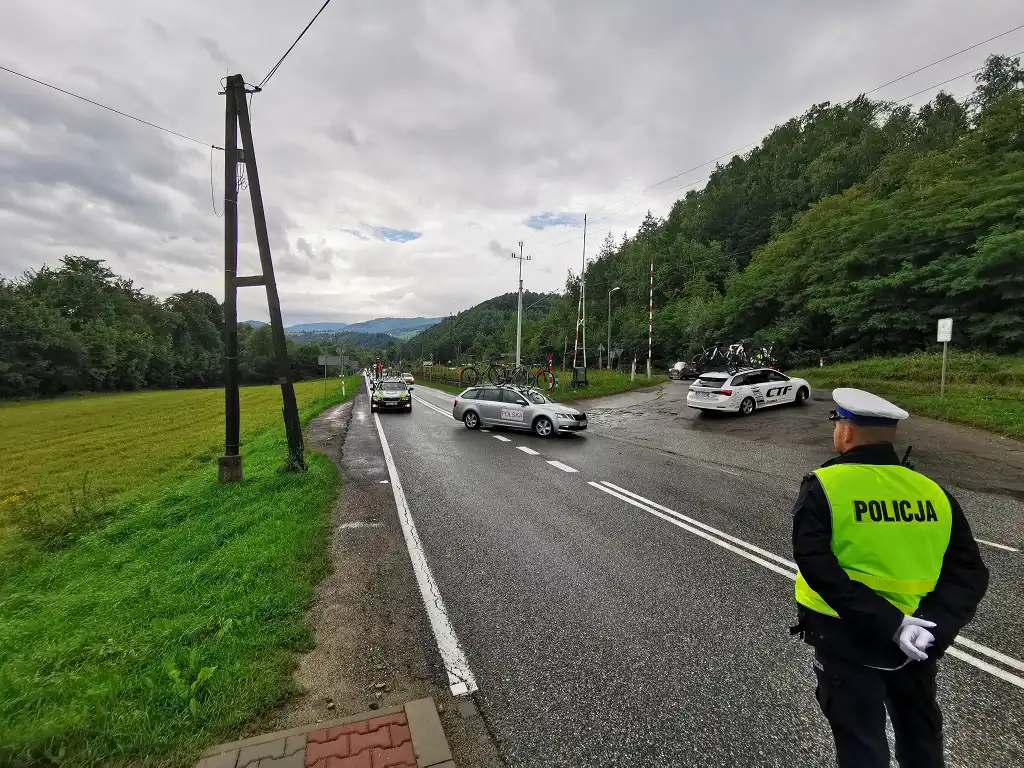 Sądeccy Policjanci zabezpieczali trasę przejazdu "Karpackiego Wyścigu Kurierów"