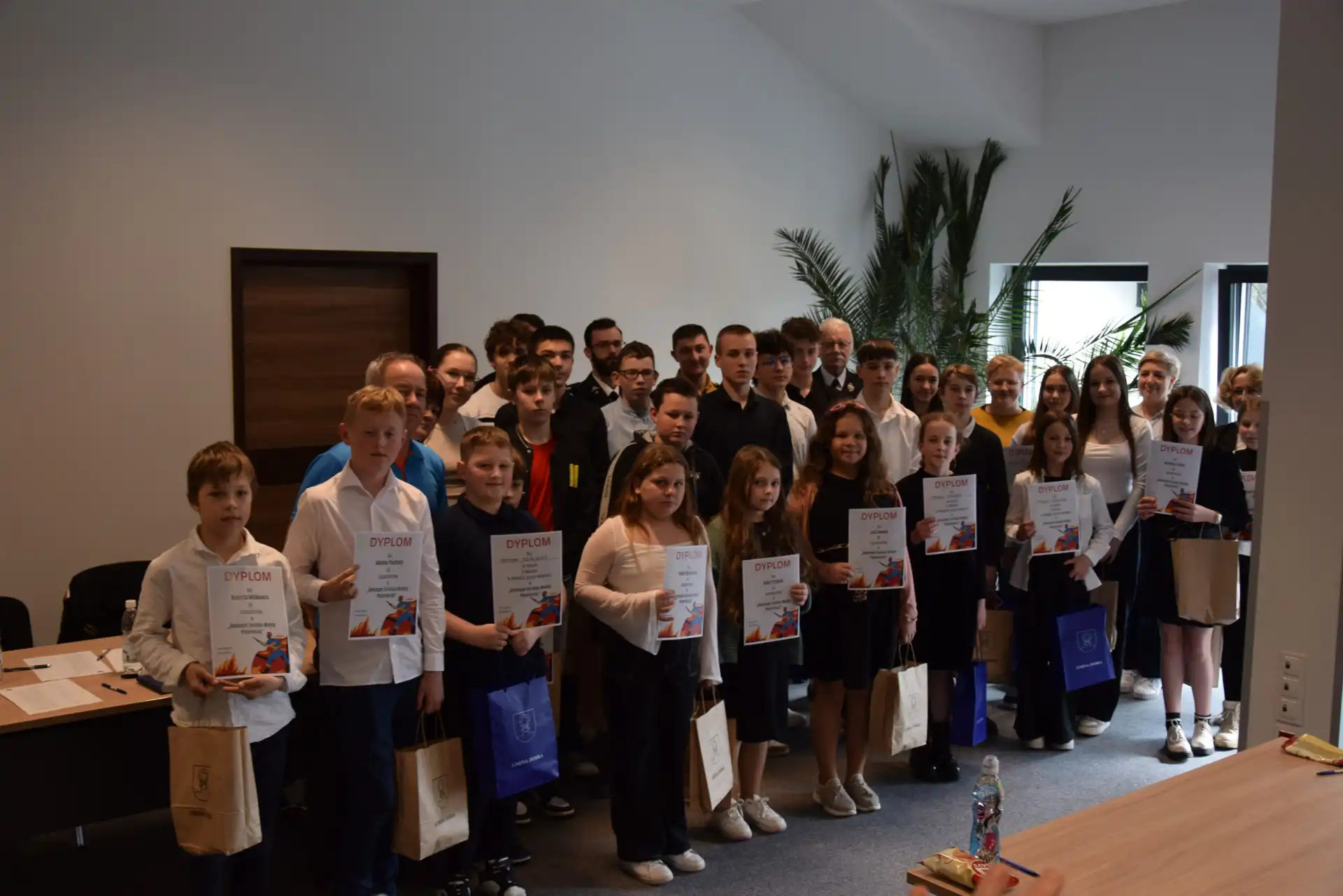 Młodzi strażacy na medal. Eliminacje Gminne Ogólnopolskiego Turnieju Wiedzy Pożarniczej w Dobrej
