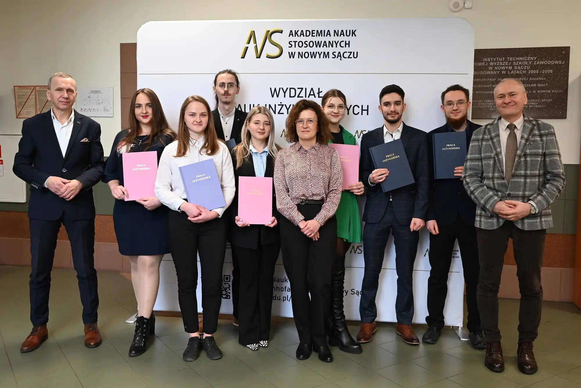 Wydział Nauk Inżynieryjnych ANS świętuje sukces 160 absolwentów. Obrony i innowacyjne projekty
