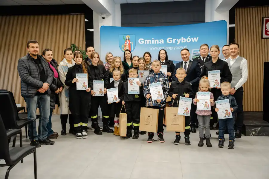 Młodzi artyści z Gminy Grybów zachwycili w konkursie strażackim