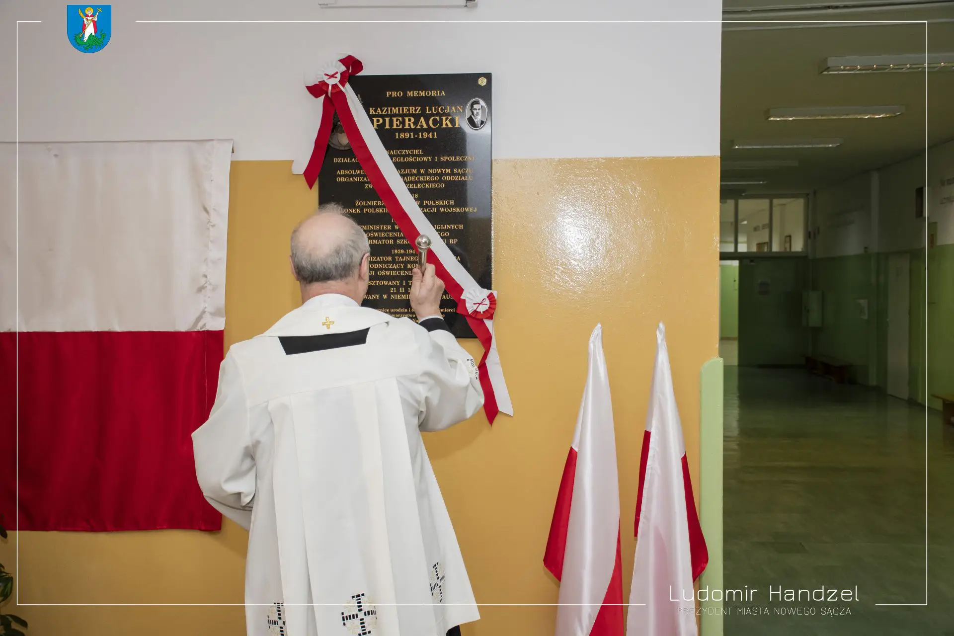 Nowy Sącz: W IV LO Sportowym odsłonięto tablicę upamiętniającą postać Kazimierza Pierackiego