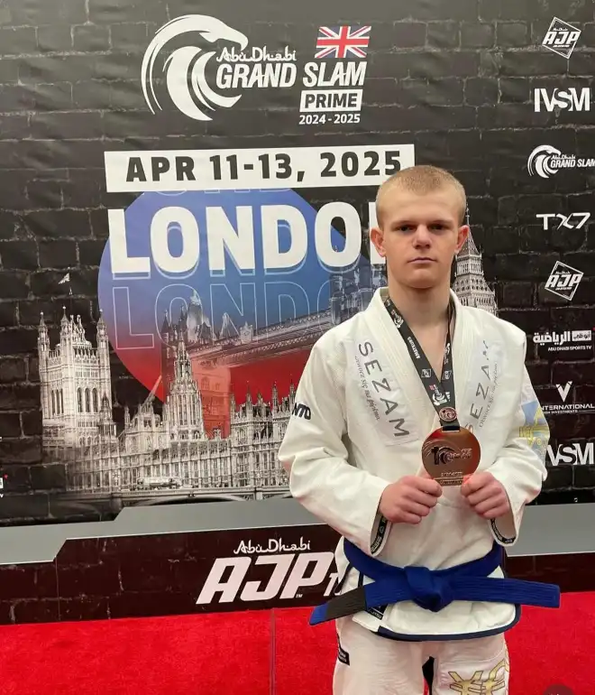Brązowy medal dla Podegrodzia. Kewin Budziak triumfuje w Londynie