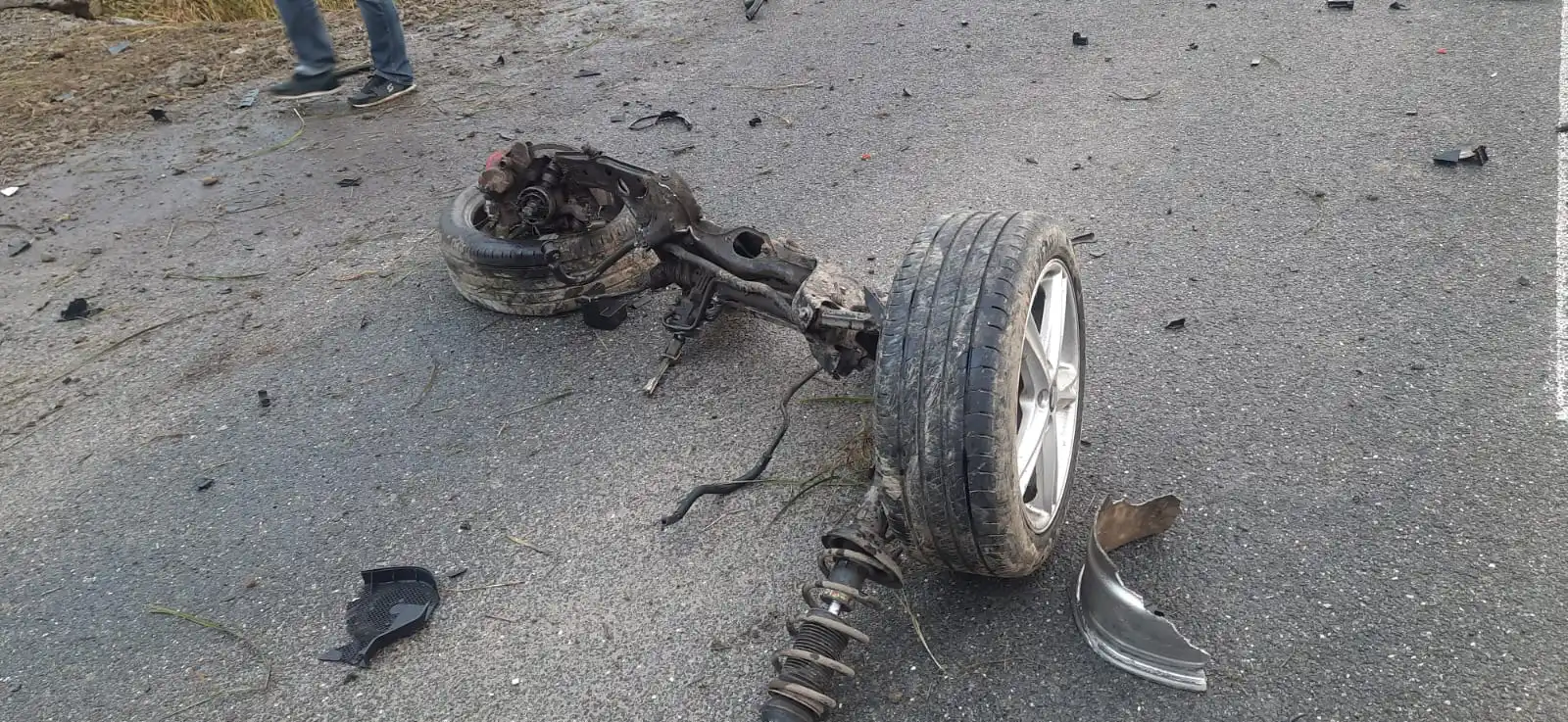 Podrzecze: Wypadek samochodu osobowego. Kierowca był zakleszczony w pojeździe
