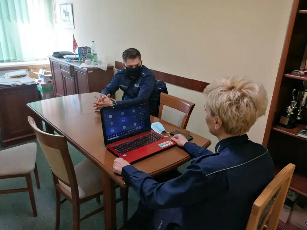 Uczniowie klas pierwszych ZSP w Nawojowej spotkali się z sądeckimi policjantami