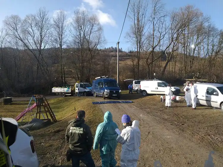 Strażacy pomagali przy likwidacji ogniska ptasiej grypy w miejscowości Krasne Potockie