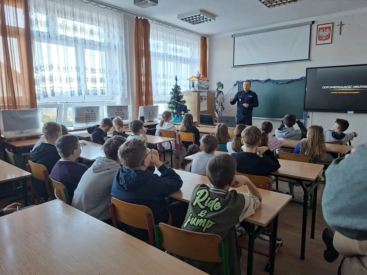 Spotkanie profilaktyczne w Siekierczynie. Młodzież uczy się świadomych wyborów
