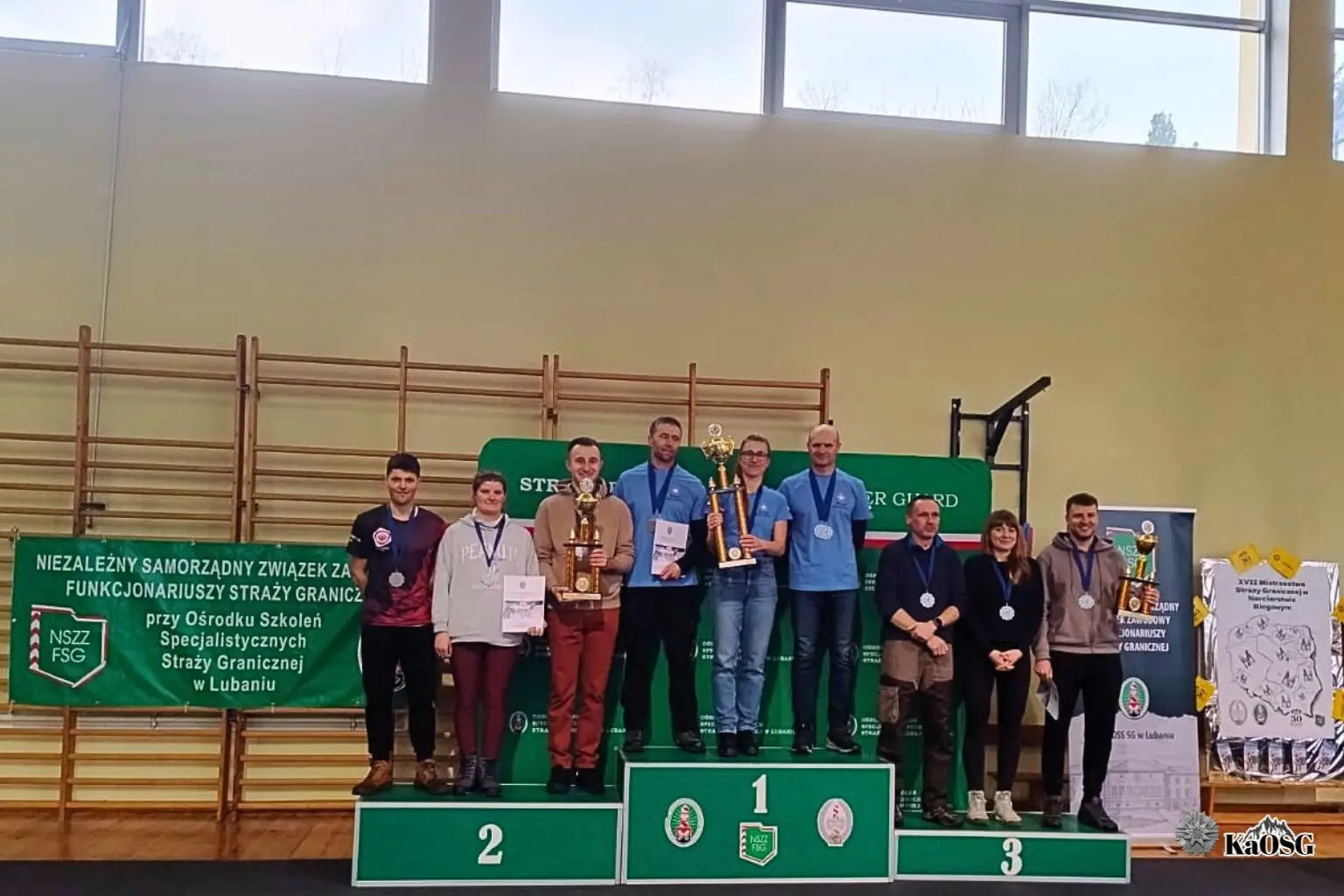 Reprezentacja Karpackiego Oddziału SG ze srebrnym medalem w Jakuszycach