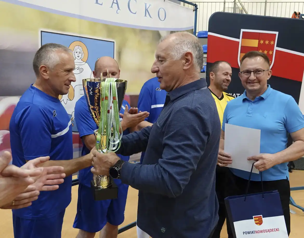 W Łącku rozegrano Powiatowy Halowy Turniej Piłki Nożnej Pracowników Samorządowych i Służb Mundurowych