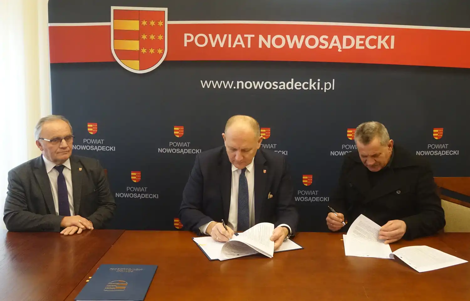 Powiat wspiera młodych kierowców. 180 uczniów zyska dofinansowanie na kursy prawa jazdy