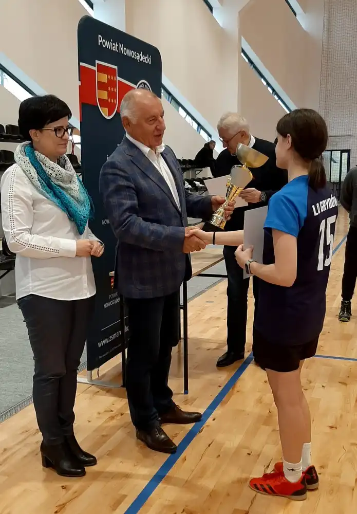 Piłkarki z LO w Grybowie najlepsze w Halowej Piłce Nożnej Dziewcząt