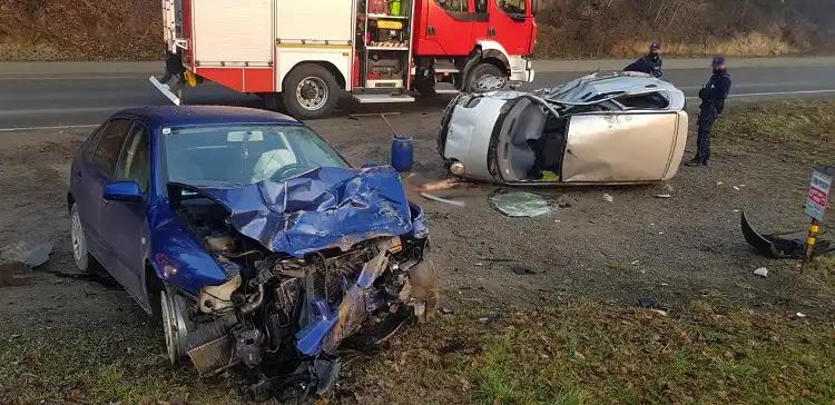 Wypadek w Rdziostowie. Dwie osoby trafiły do szpitala
