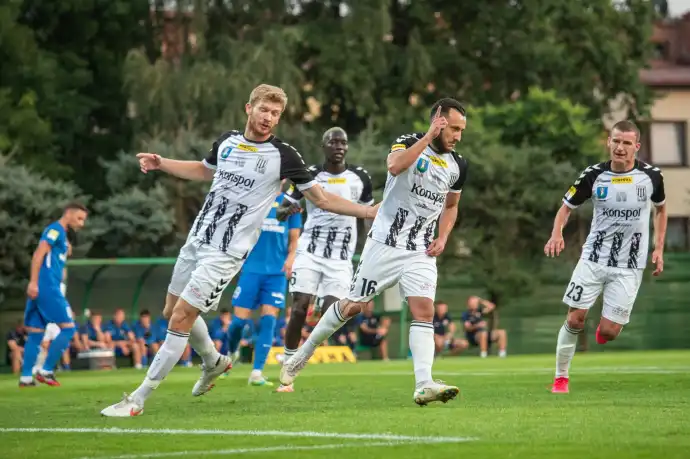 Zwycięski mecz z Puszczą. Drużyna Sandecji wraca z Niepołomic z kompletem punktów