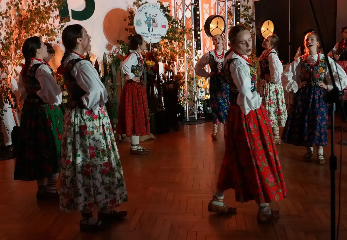 Zespół Pieśni i Tańca "Świniarsko" świętuje jubileusz 15-lecia działalności