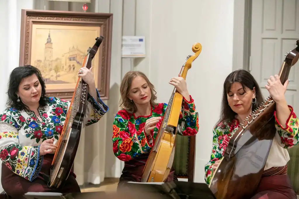 Koncert ukraińskich bandurzystek w Muzeum Okręgowym
