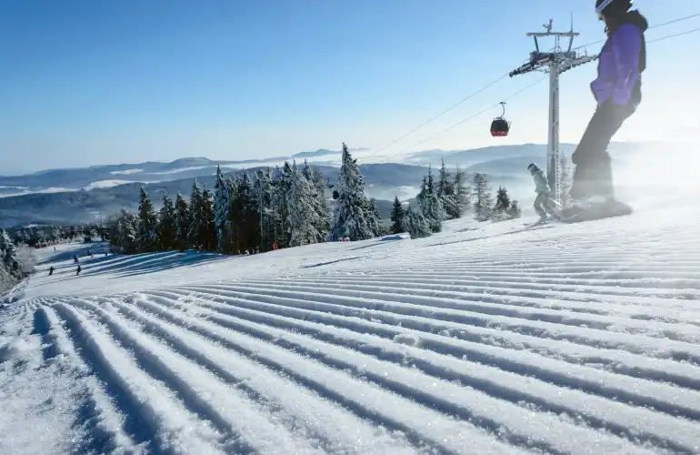 W polskich górach tańszy tylko skipass. Ceny wyjazdu na narty w 2022 r. - Polska i kurorty zagraniczne