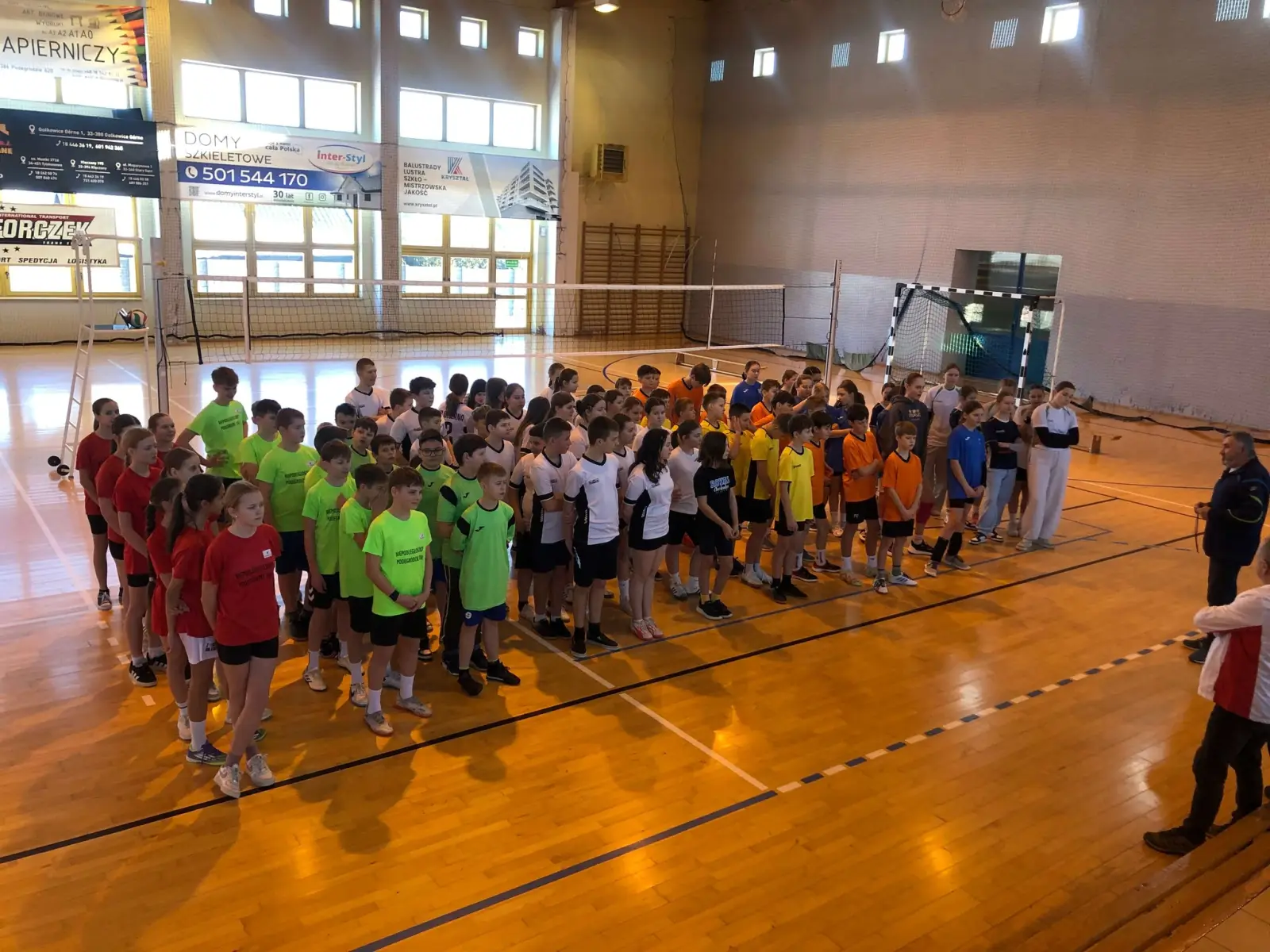 Sportowe emocje w Brzeznej. Młodzi siatkarze rywalizowali o tytuł mistrza gminy