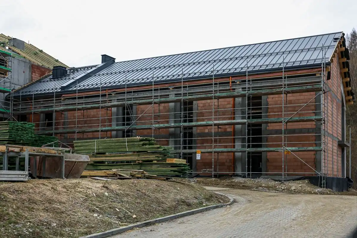 Rytro stawia na ekoturystykę! Nowe centrum edukacyjne już na półmetku