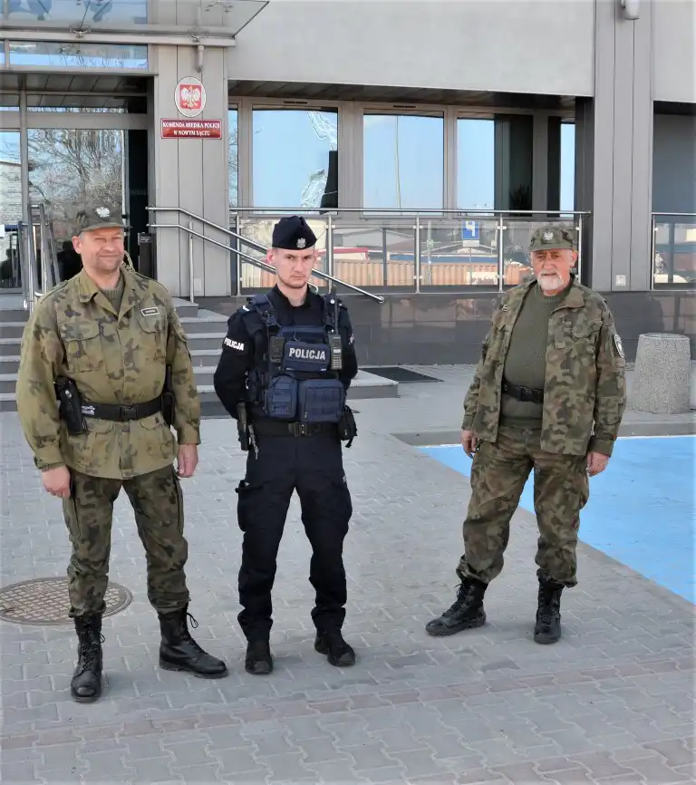 Wspólne patrole sądeckiej Policji oraz Państwowej Straży Rybackiej w Krakowie, nad Dunajcem