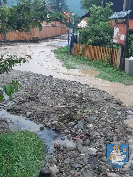 Kolejna powódź na Sądecczyźnie. Uszkodzone drogi, podtopione domy