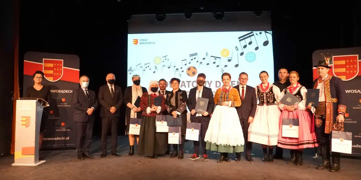 Powiatowy Dzień Działacza Sportu i Kultury: Starosta nagrodził animatorów kultury i zespoły regionalne