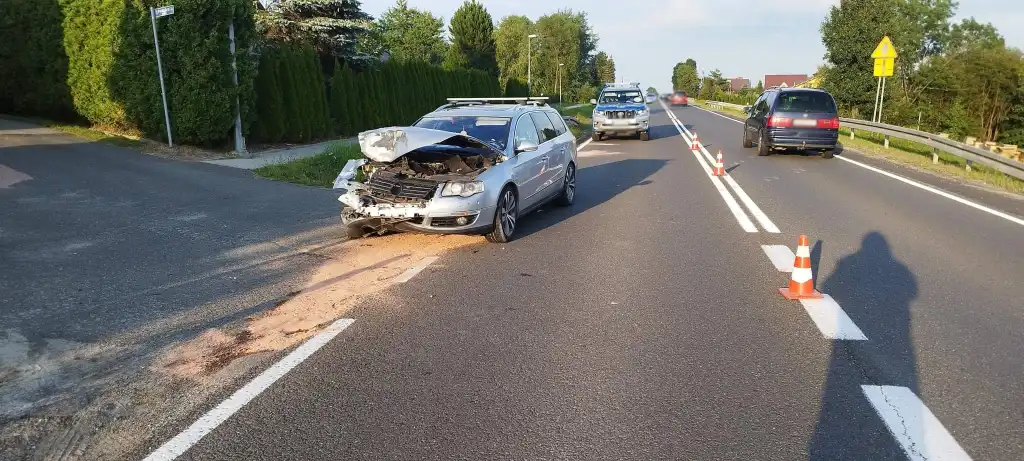 Kolizja na DK28 w Cieniawie. Zderzyły się dwie osobówki